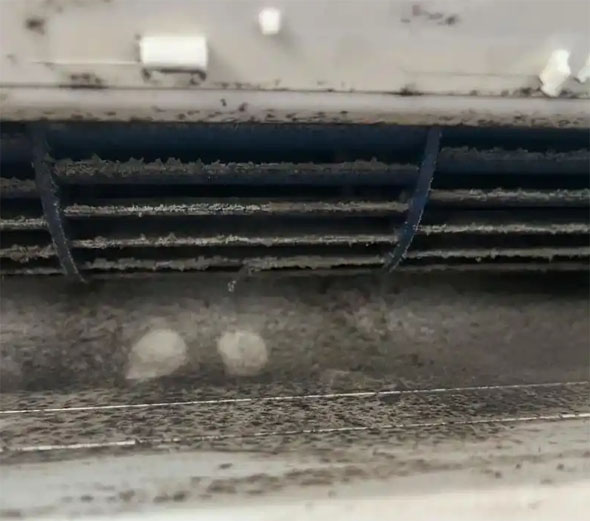 井研空调吹的风有股烧焦味是怎么回事